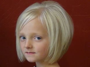 Пепельный цвет волос на короткие волосы, естественная детская прическа на выпускной