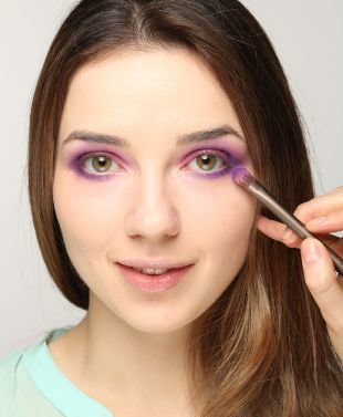 Макияж для зеленых глаз, макияж для светло-карих глаз в фиолетово-розовой гамме